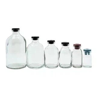 साफ ढली हुई कांच की शीशी की बोतल